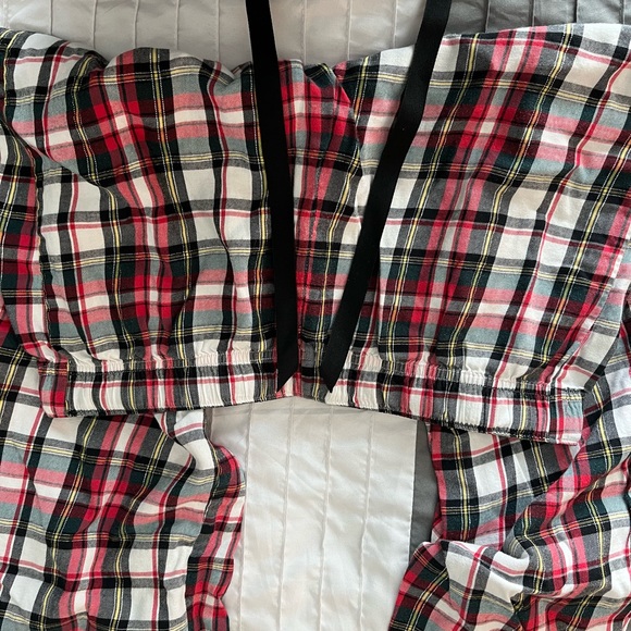 Victoria Secret pajama set medium short - Picture 5 of 7